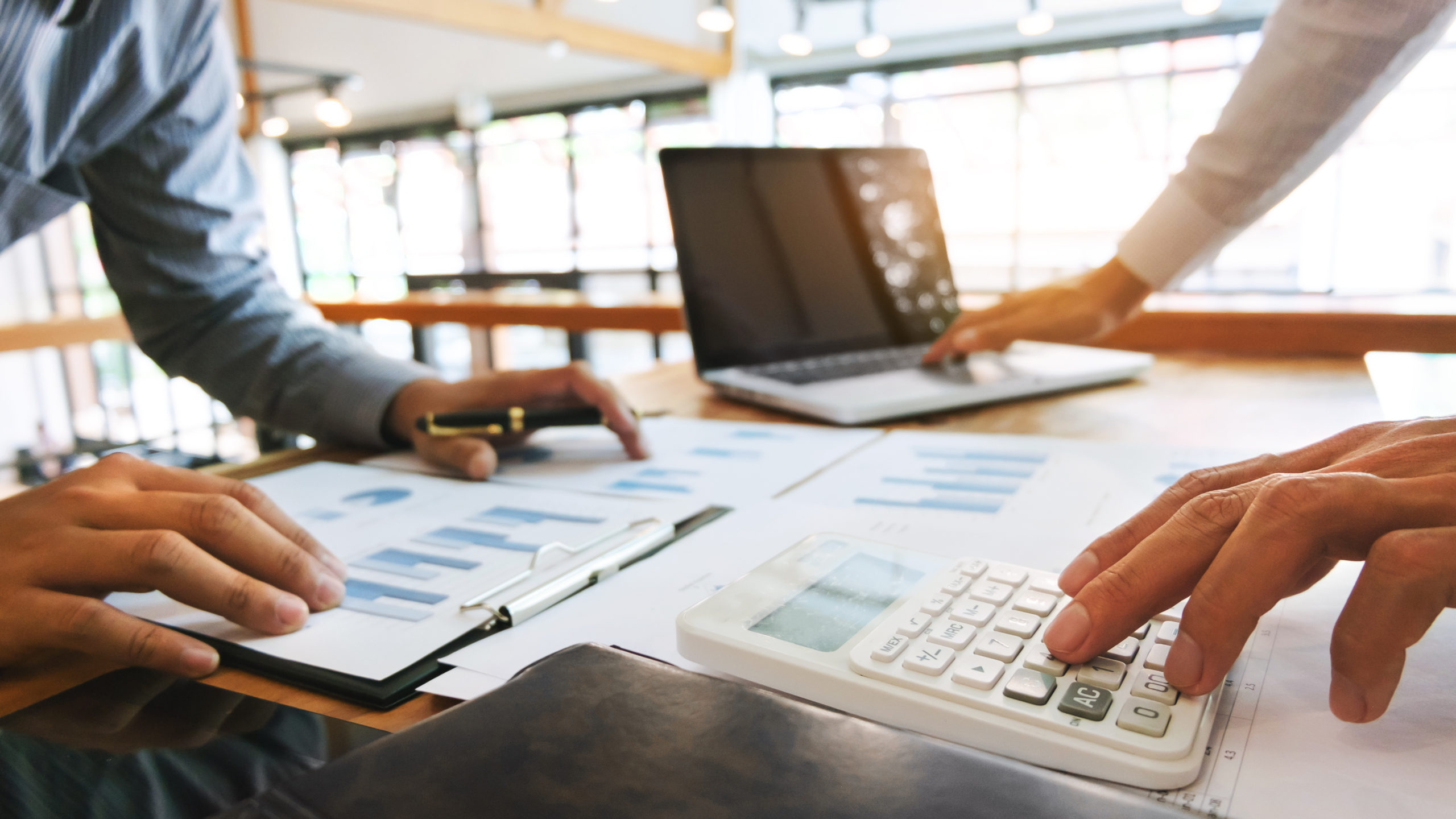 A UK leading wealth management firm migrates to SD-WAN thanks to Thrive.